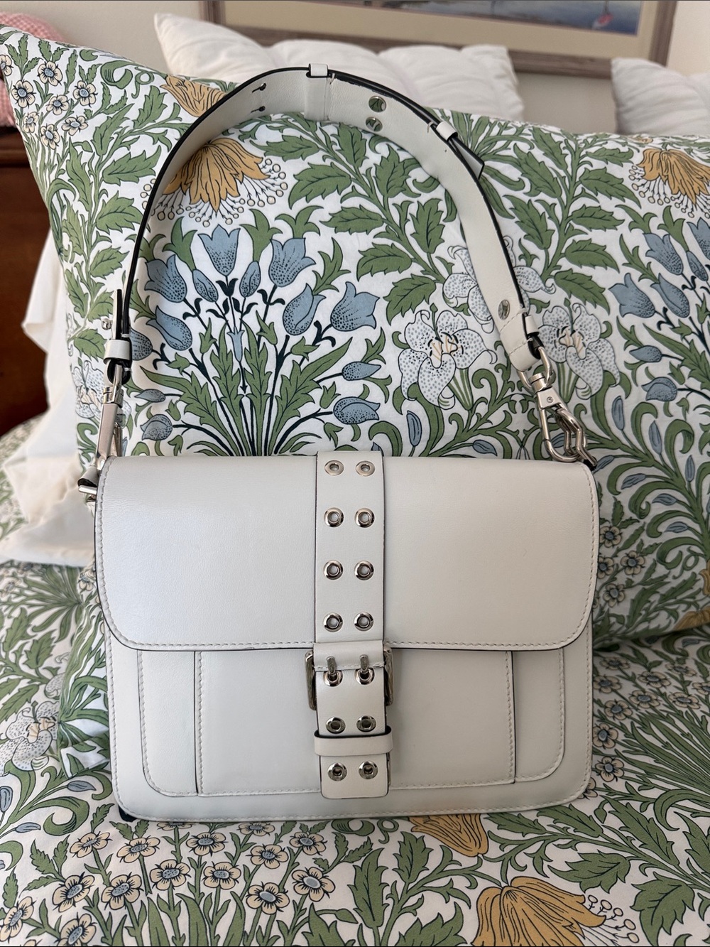 Micheal Kors COLLECTION White Smooth Leather Shoulder Bag